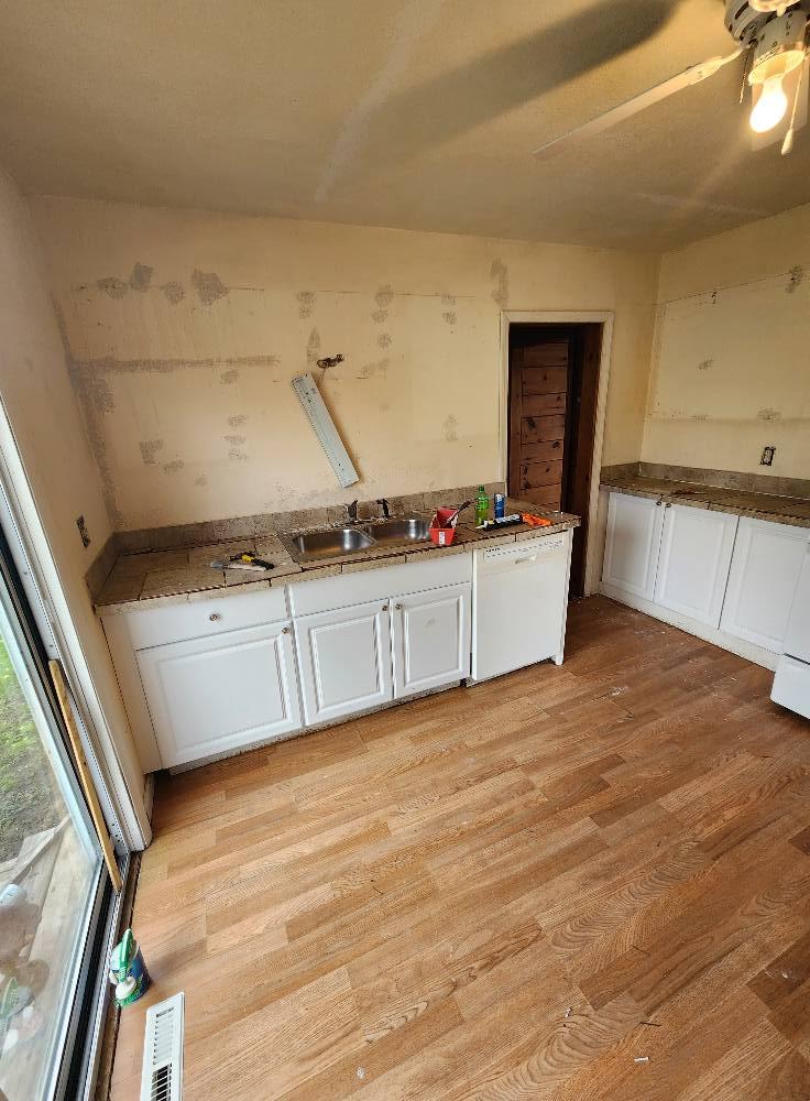 Ceiling & Wall Painting — Tawas, MI